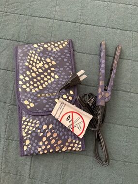 Monat Mini Hair Straightener with Carry Pouch